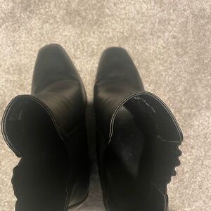 Black Heeled Boots with Sleek Design